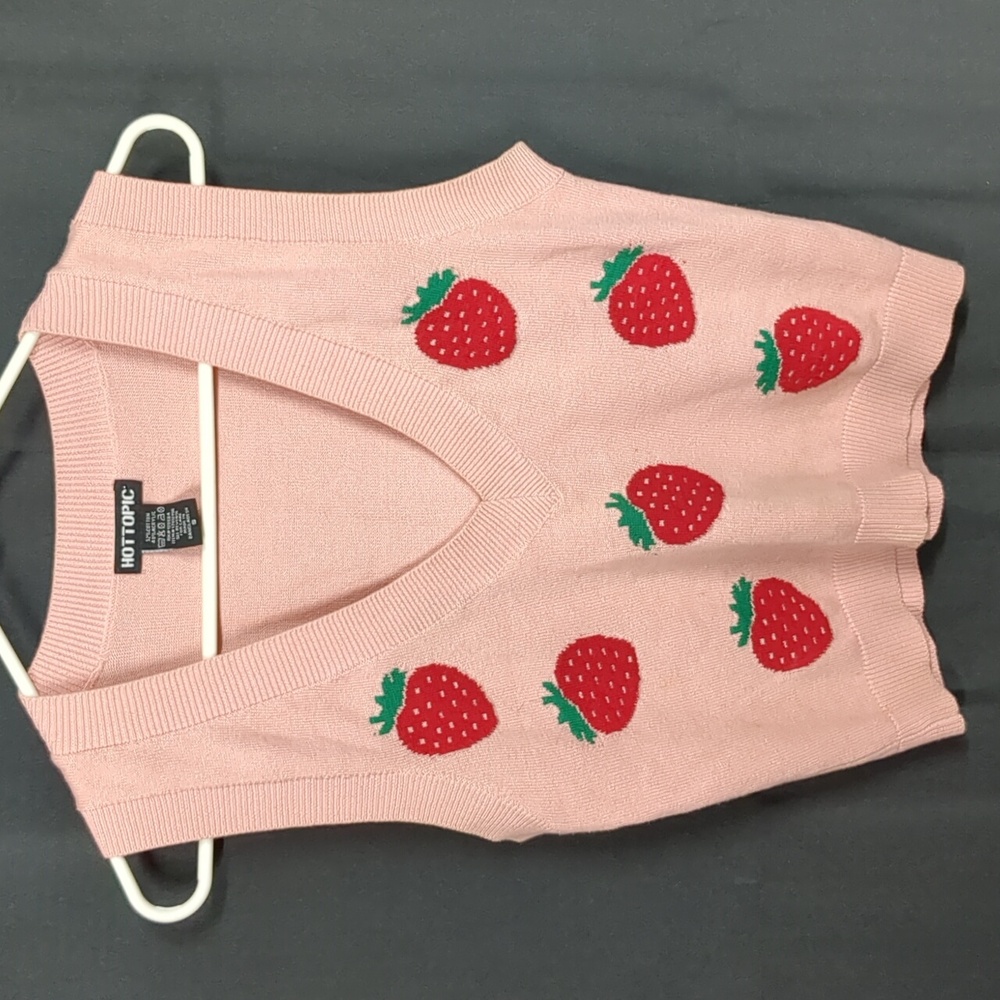 Hot Topic Pink Strawberry Knit Sweater Vest Cropped V-Neck Pastel Cottagecore
